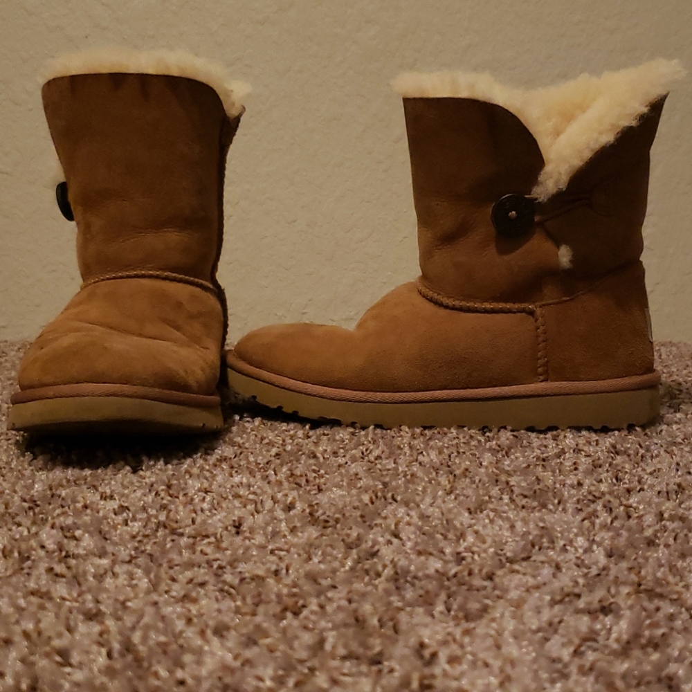 Bailey button UGG boot - Picture 2 of 3